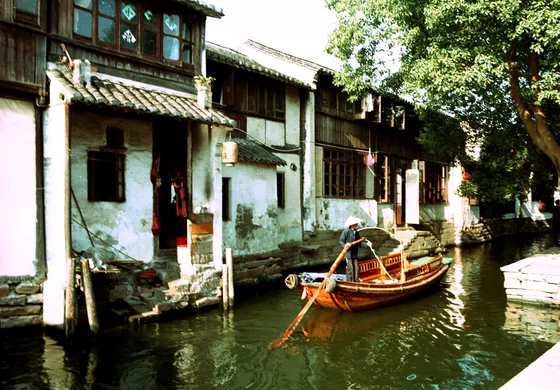 此艺术作品对应的原始照片 — 水巷回声
